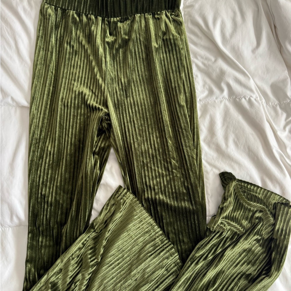 🚫 SOLD 🚫Green Velvet Pants
